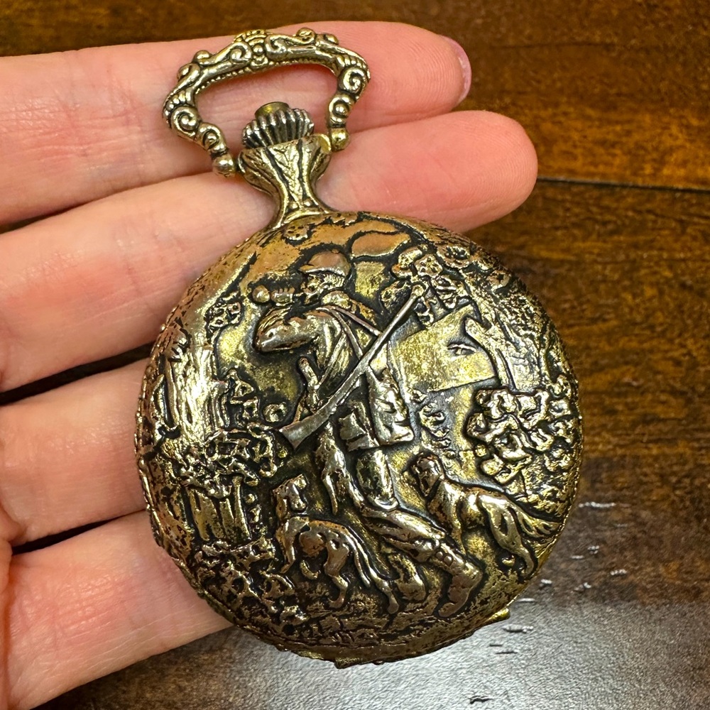 Vintage Lucerne Dog Hunting Design Train Pocket Watch Quartz need batteries